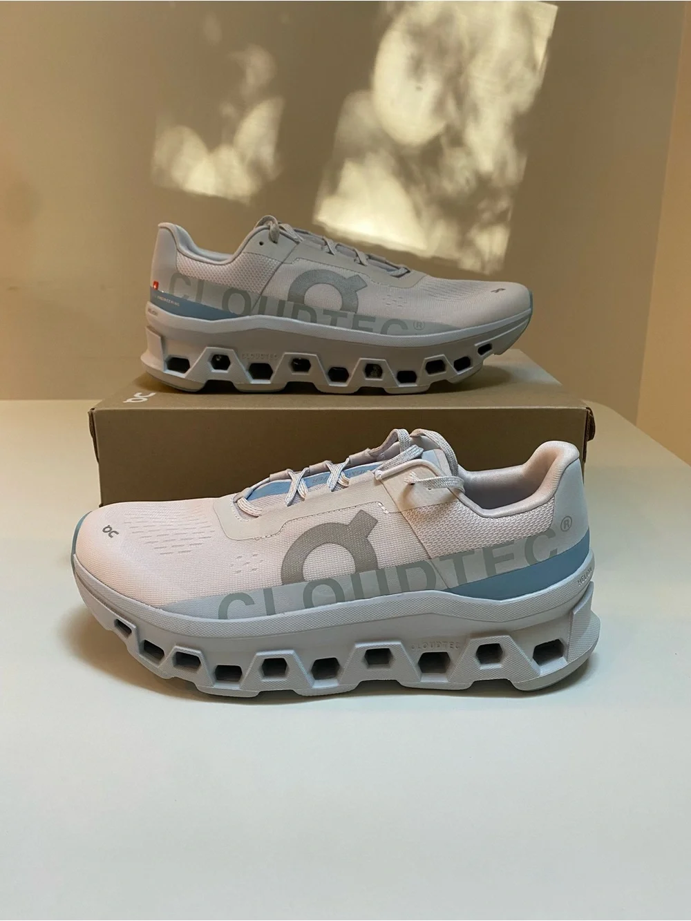 On Running Women’s Cloudmonster Sneaker in Frost/Wash sz 11 New in Box - Picture 3 of 7
